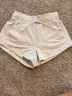 Lululemon Inner Glow 3" Shorts size
